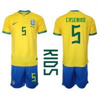 Fotbalové Dres Brazílie Casemiro #5 Dětské Domácí MS 2022 Krátký Rukáv (+ trenýrky)